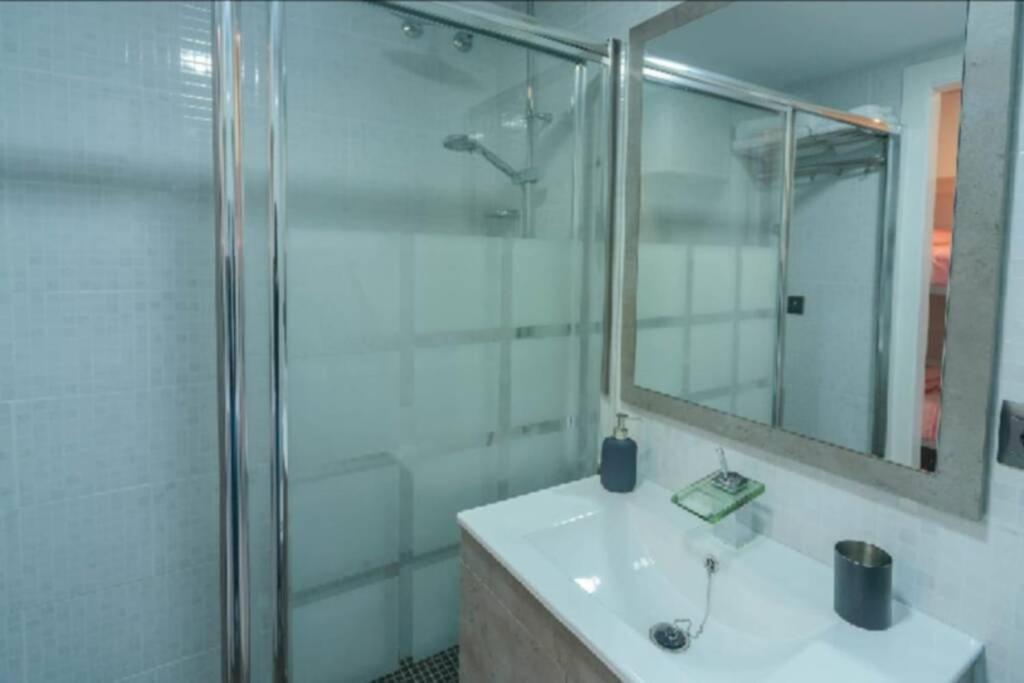 Apartamento 215. Primera Linea De Playa. Benalmadena Luaran gambar